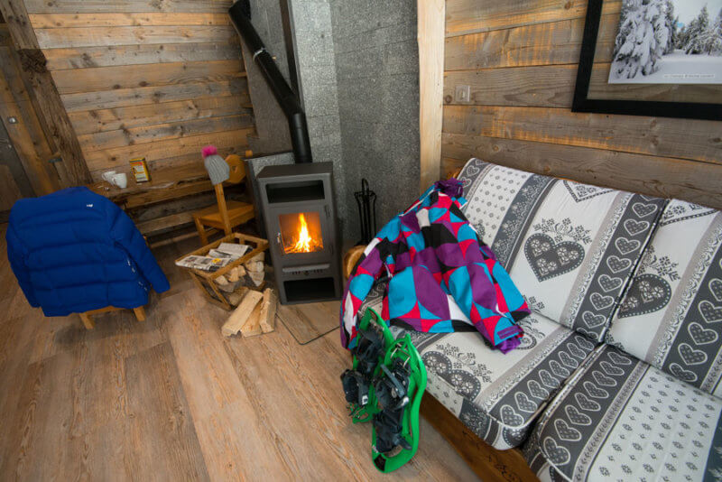 appartement tout confort avec poêle à bois ou cheminée